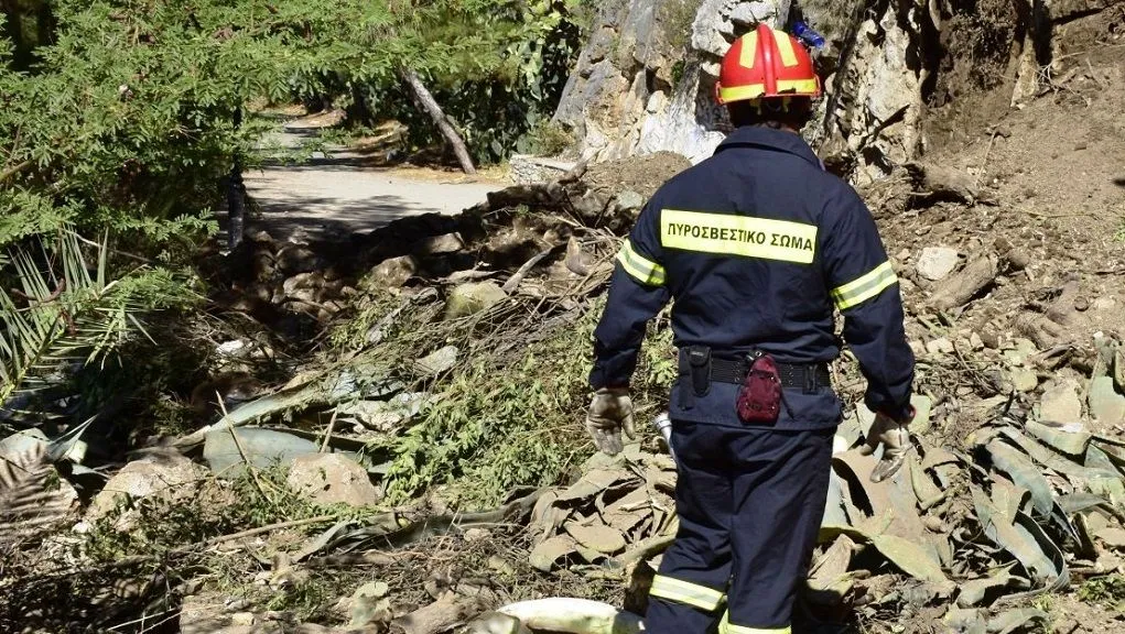 διασωσση-πυροσβεστικη Σέρρες: Αίσιο τέλος είχε η επιχείρηση διάσωσης άνδρα που έπεσε σε δύσβατο σημείο στον Προφήτη Ηλία