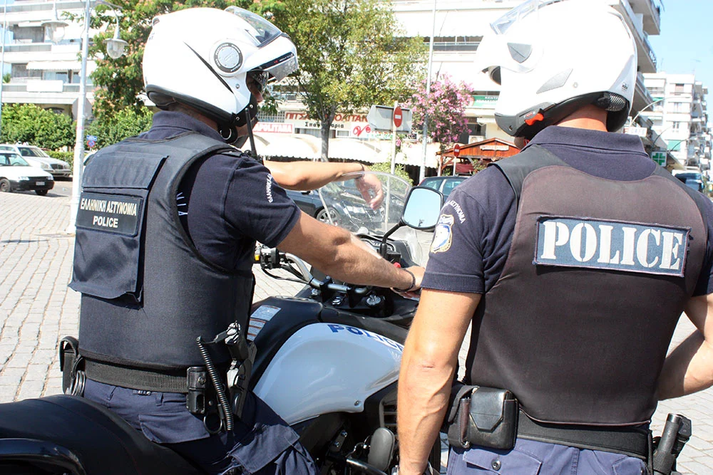 Επεισόδιο ενδοοικογενειακής βίας στην Καβάλα: 23χρονη κλειδώθηκε στην τουαλέτα και βγήκε από το παράθυρο!