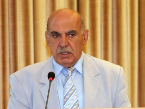 Για το Θέμα Γλυκερία: Δρυός πεσούσης πας ανήρ και πάσα γυνή.....