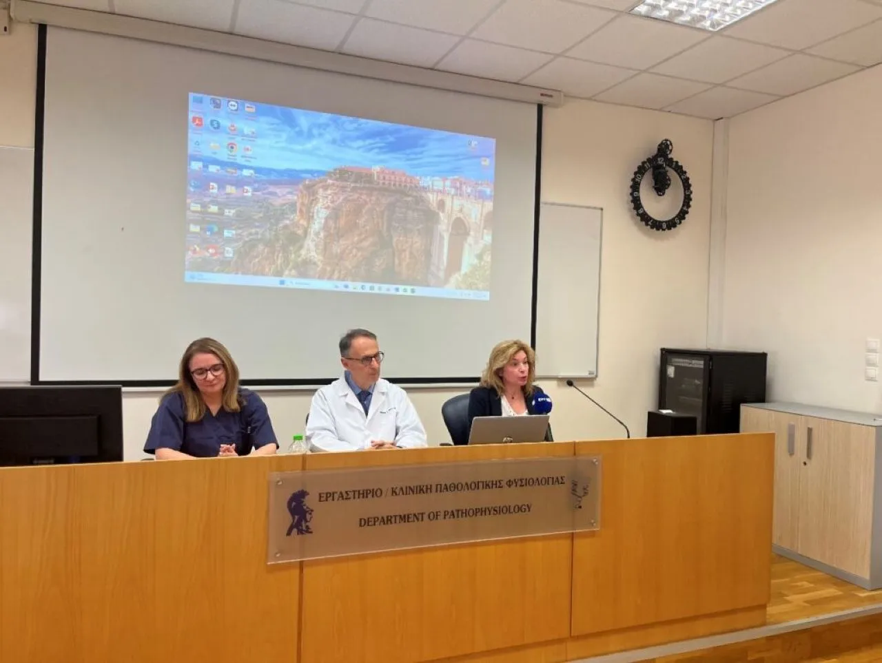 ΕΟΔΥ ΕΟΔΥ: «Μερικές φορές γάντια. Πάντα Υγιεινή Χεριών»