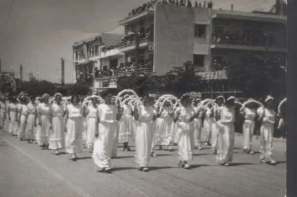 Έθιμα του Μάη: Ο Ζαφείρης, τα μαγικά ξόρκια & το αμίλητο νερό