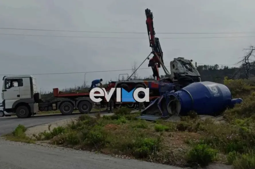 Τροχαίο με μπετονιέρα στην Εύβοια, «κόπηκε» στα δύο - Δείτε φωτογραφίες