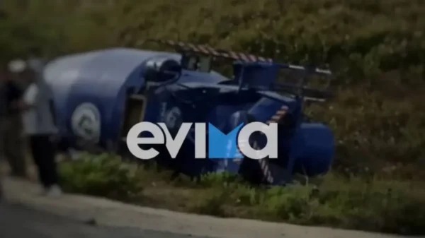 Τροχαίο με μπετονιέρα στην Εύβοια, «κόπηκε» στα δύο - Δείτε φωτογραφίες