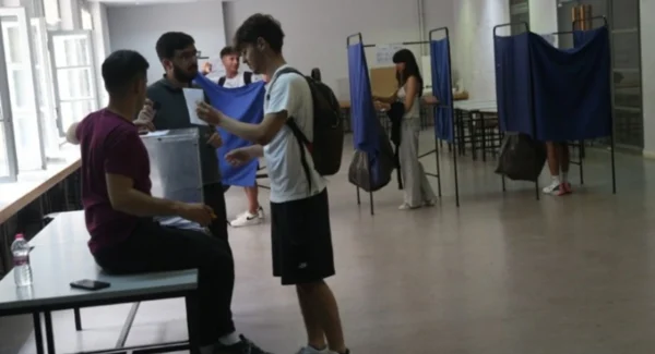 Στις κάλπες σήμερα οι φοιτητές