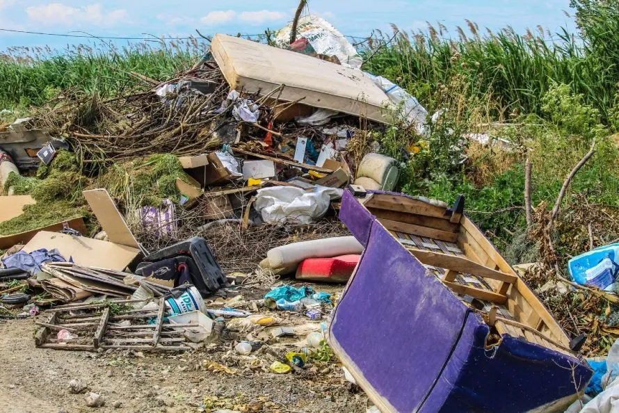 Θεσσαλονίκη: Επιχείρηση καθαρισμού στο φράγμα Αξιού – Απομακρύνθηκαν 22 φορτηγά με μπάζα, απορρίμματα και ογκώδη (φωτο)