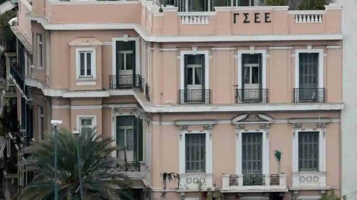 ΓΣΕΕ: Καταδικάζει την απόλυση συνδικαλιστών και εργαζόμενων στο ALLOU FAN PARK