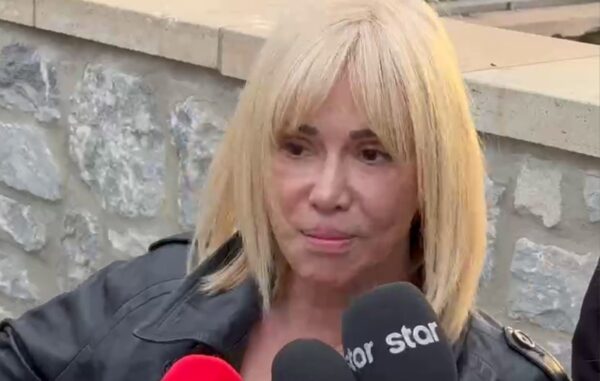 Άλιμος: “Το μωρό έκλαιγε πάρα πολύ, ήταν αφυδατωμένο” λέει η γυναίκα που εντόπισε το βρέφος δίπλα στους κάδους σκουπιδιών