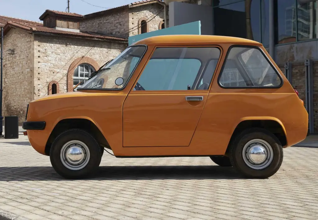“Enfield 8000”: Το πρώτο ελληνικό ηλεκτρικό αυτοκίνητο κατασκευάστηκε στη Σύρο - video 2 “Enfield 8000”: Το πρώτο ελληνικό ηλεκτρικό αυτοκίνητο κατασκευάστηκε στη Σύρο - video