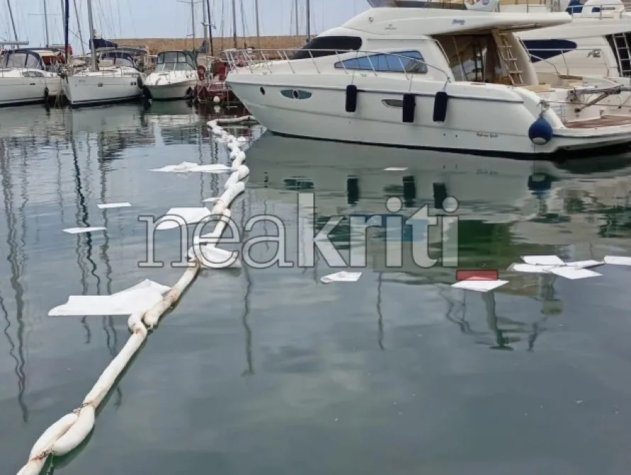  Κρήτη: Βυθίστηκε σκάφος στο λιμάνι Ηρακλείου – Συναγερμός για μικρής έκτασης θαλάσσια ρύπανση (φωτο & video) 