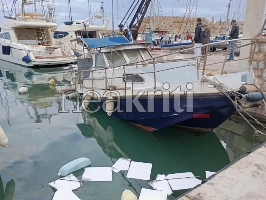Κρήτη: Βυθίστηκε σκάφος στο λιμάνι Ηρακλείου – Συναγερμός για μικρής έκτασης θαλάσσια ρύπανση (φωτο & video)