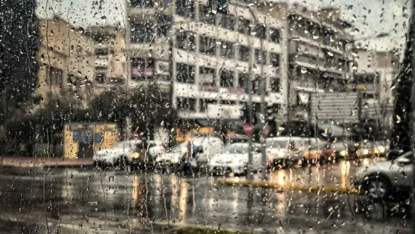 Καιρός – Τσατραφύλλιας: Από τα 35άρια στο χαλάζι, καλοκαίρι μέχρι την Κυριακή και βουτιά 10 βαθμών Κελσίου τη Δευτέρα