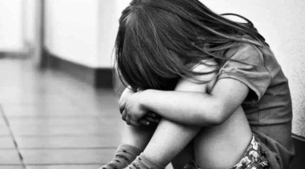 Λάρισα: Παραδόθηκε ο σύντροφος της μητέρας που κατηγορείται για την κακοποίηση των δύο παιδιών της