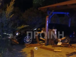 Καβάλα: ΙΧ έπεσε πάνω σε κιόσκι - Τραυμάτισε δύο παιδιά, στο αυτόφωρο ο 20χρονος οδηγός