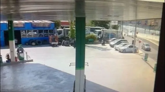 Σπείρα «σήκωσε» 30.000 ευρώ μέσα από ΙΧ – Βίντεο ντοκουμέντο