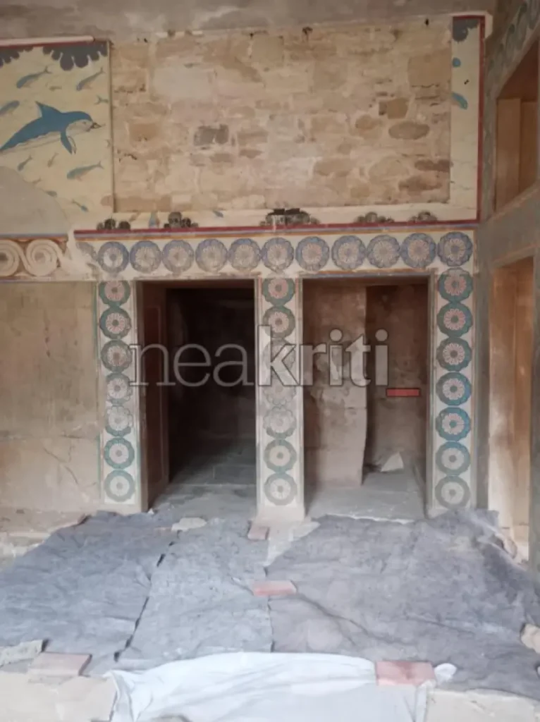 Κατέρρευσε η τοιχογραφία με τα δελφίνια στο Ανάκτορο της Κνωσού - Δείτε φωτογραφίες