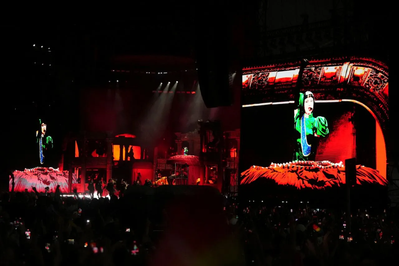 lady-gaga(AP Photo/Silvia Izquierdo) Βραζιλία: Απετράπη βομβιστική επίθεση στην συναυλία της Lady Gaga στην Κοπακαμπάνα
