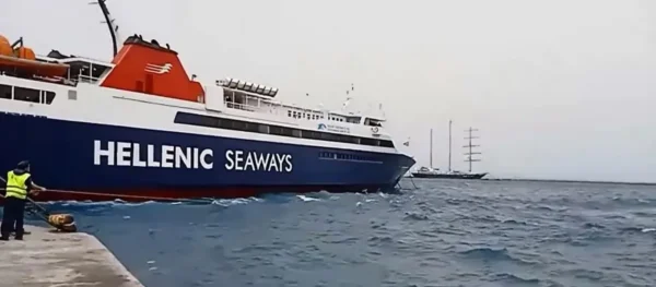 Μάχη με ισχυρούς ανέμους στις Κυκλάδες: Προβλήματα στα λιμάνια της Σύρου και της Σίφνου (video)