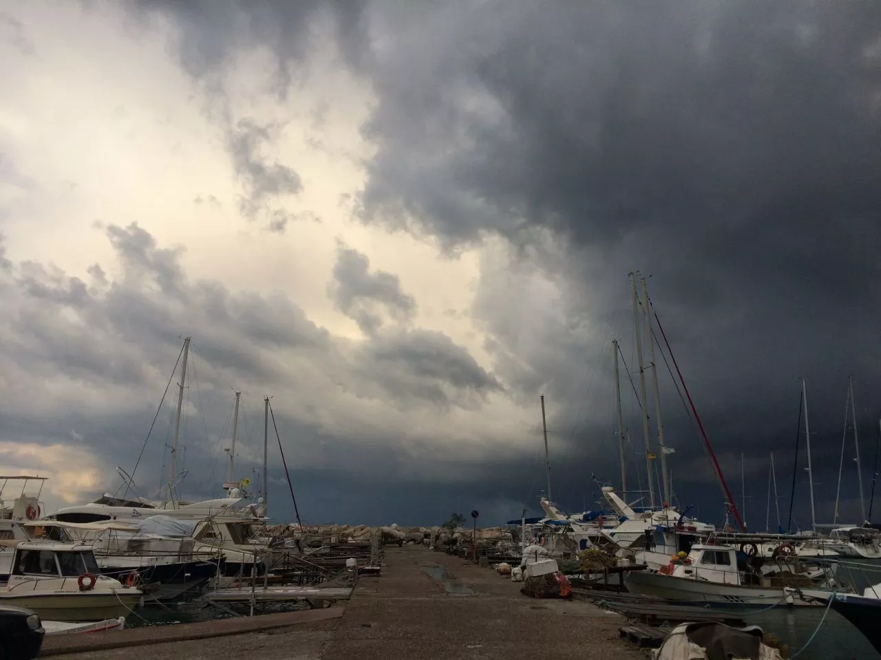 λιμάνι.jpg Καιρός: Έρχεται δεκαήμερο με 30άρια και σκόνη – Η ανάρτηση Τσατραφύλλια