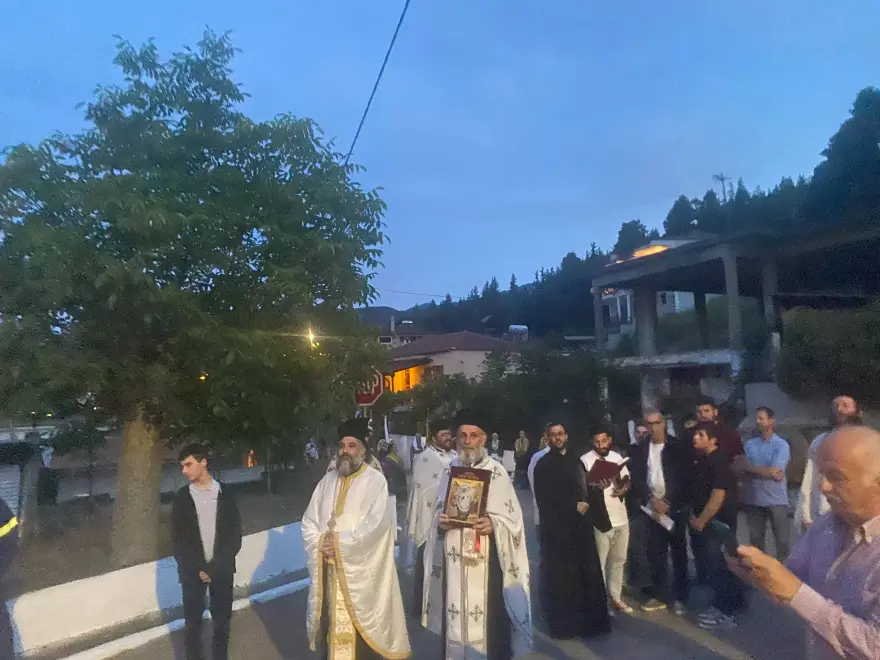 Λιτανεία στο Προκόπι Ευβοίας για να σταματήσουν οι σεισμοί - Δείτε φωτογραφίες