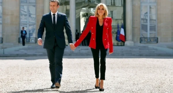 Κύκλοι της προεδρίας της Γαλλικής Δημοκρατίας διέψευσαν σχόλια ΜΜΕ ότι η σύζυγος του προέδρου Μπριζίτ τον χαστούκισε