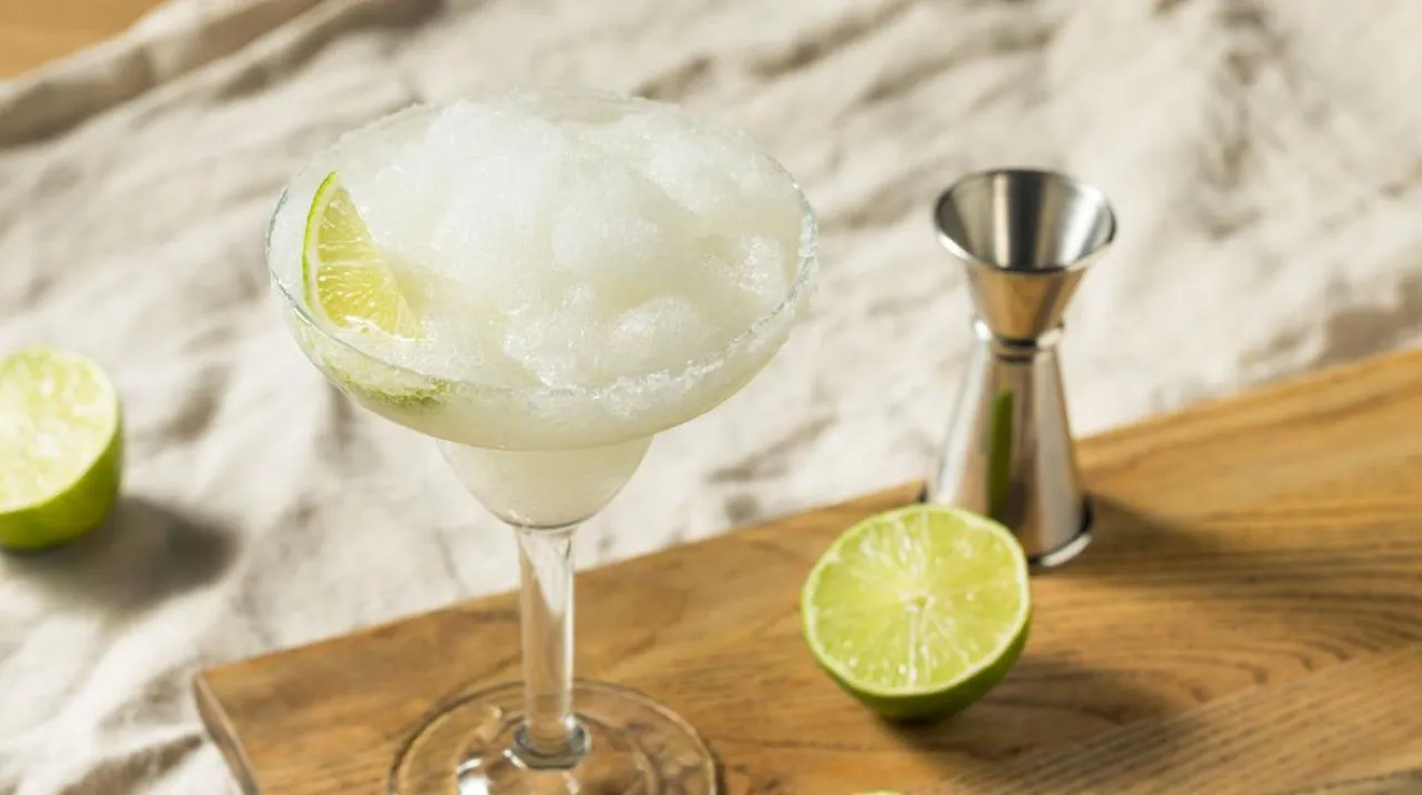 Frozen Margarita: Η συνταγή για το δροσιστικό κοκτέιλ