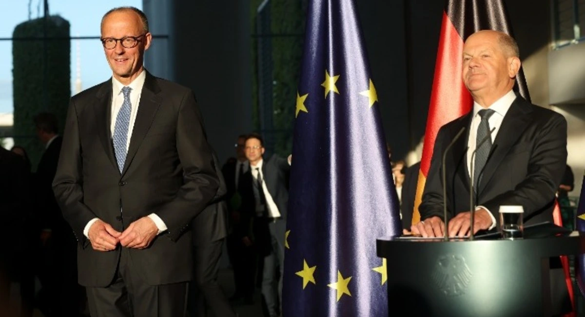 Μερτς Ο Φρίντριχ Μερτς εξελέγη καγκελάριος από την Bundestag