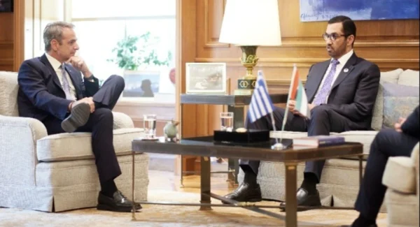 Συνάντηση του πρωθυπουργού με τον υπουργό Βιομηχανίας των ΗΑΕ - Επαναβεβαιώθηκε η ισχυρή στρατηγική εταιρική σχέση