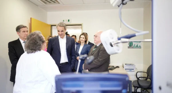 Επίσκεψη του Κυριάκου Μητσοτάκη στο κέντρο Αποκατάστασης στην Κερατέα