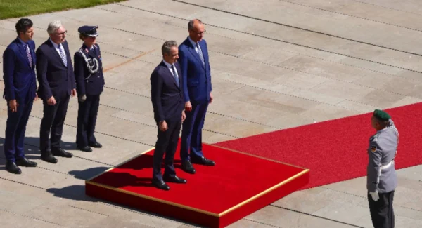 Οικονομία, επενδύσεις, άμυνα, ευρωπαϊκές και διεθνείς εξελίξεις στην ατζέντα της συνάντησης Μητσοτάκη - Μερτς