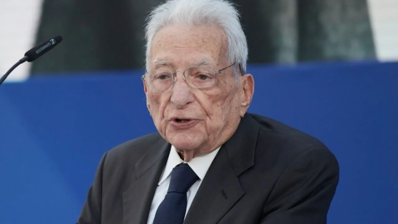 Μολυβιάτης Έφυγε από τη ζωή ο πρέσβης Πέτρος Μολυβιάτης