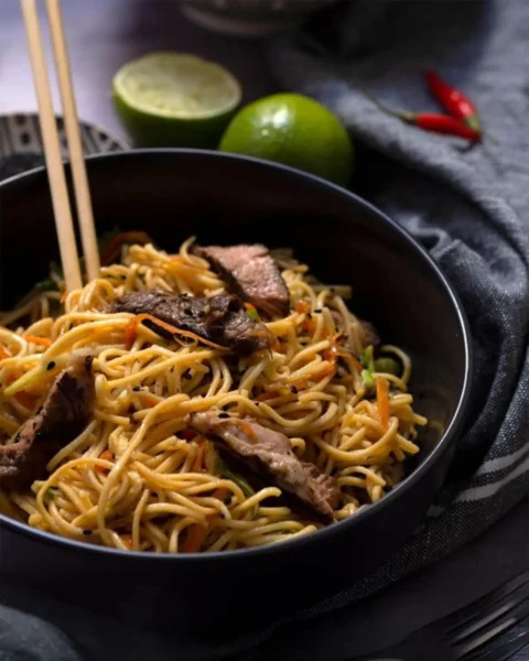 Noodles με μοσχάρι