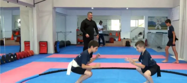 Η παραδοσιακή ιαπωνική πάλη σούμο κερδίζει όλο και περισσότερους- Τριάντα σωματεία στη χώρα μας