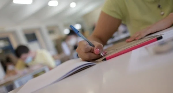 Αντίστροφη μέτρηση για τις Πανελλαδικές Εξετάσεις: Αναλυτικά το πρόγραμμα, οδηγίες για τους μαθητές