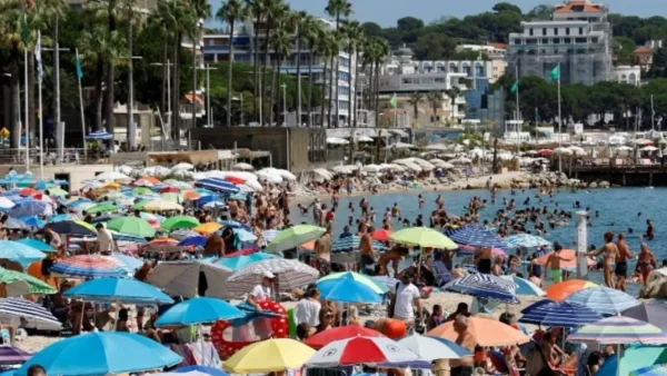 Γαλλία: Απαγορεύεται το κάπνισμα στις παραλίες, τα πάρκα, έξω από σχολεία από 1η Ιουλίου