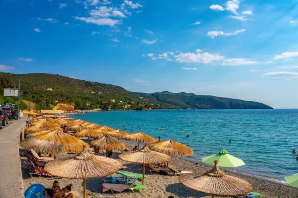 Καιρός: Στους 36,1 βαθμούς Κελσίου η υψηλότερη θερμοκρασία την Παρασκευή – Πτώση θερμοκρασίας και καταιγίδες το Σάββατο