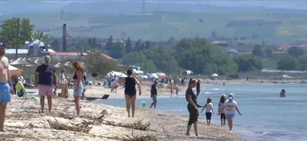 Πρωτομαγιά με βουτιές- «Βούλιαξαν» οι παραλίες σε Θεσσαλονίκη και Χαλκιδική