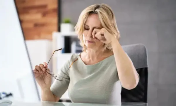 Πόνος στο μάτι: Τι μπορεί να κρύβει και πότε να πάτε σε γιατρό