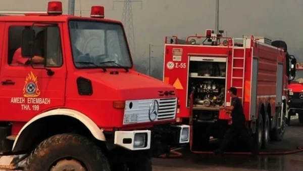 Πιερία: Φωτιά σε όχημα της Αεροπορίας Στρατού με 13 επιβάτες