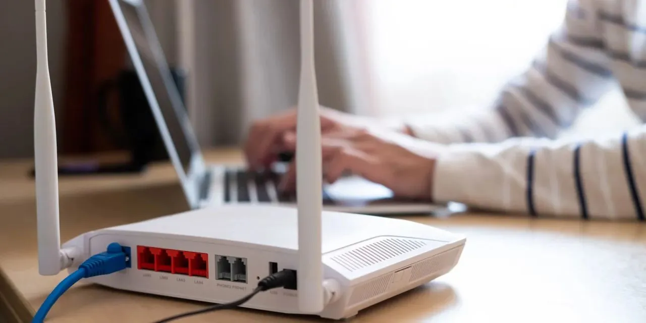 router(φωτογραφία: shutterstock) Το κόλπο για να παραμείνετε συνδεδεμένοι στο Ίντερνετ όταν κόβεται το ρεύμα στο σπίτι