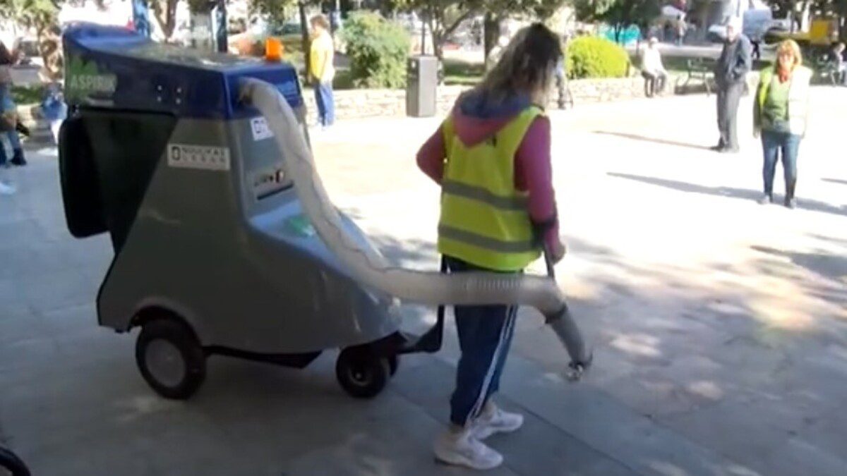 Ελ. Κατιρτζόγλου: Δεν έχουν GPS τα χειραμαξίδια, αγοράστηκαν χωρίς πρόβλεψη αποθήκευσης και φόρτισης
