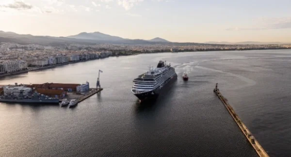 Για πρώτη φορά στα νερά του Θερμαϊκού το κρουαζιερόπλοιο «Seven Seas Splendor»
