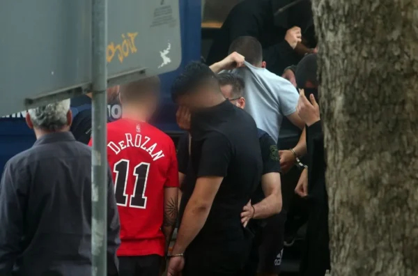 Θεσσαλονίκη: Δίωξη για 13 πράξεις στους 28 συλληφθέντες της ακροδεξιάς οργάνωσης – Παραμένουν υπό κράτηση