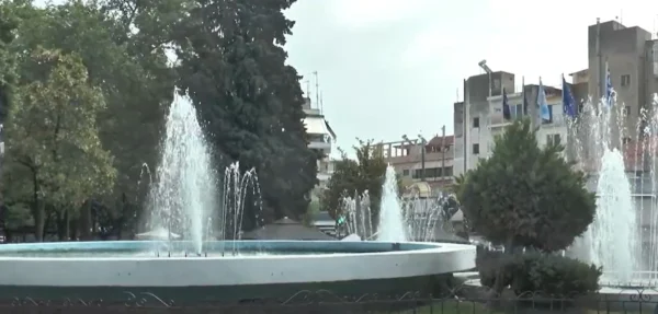 Σέρρες: Αποκαταστάθηκε η βλάβη στο τριπλό σιντριβάνι της πλατείας Ελευθερίας - video