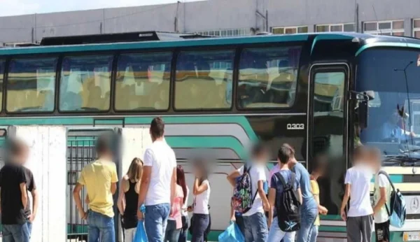 Αχαΐα: Καθηγητές ξέχασαν δύο μαθήτριες γυμνασίου σε κατάστημα καθ’ οδόν για σχολική εκδρομή