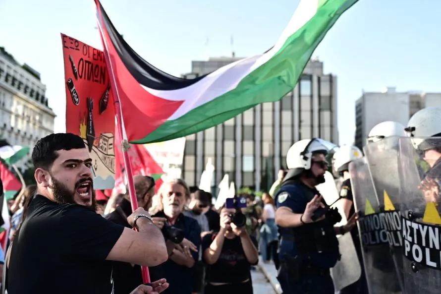 Σύνταγμα: Εκατοντάδες διαδηλωτές στη συγκέντρωση αλληλεγγύης στην Παλαιστίνη