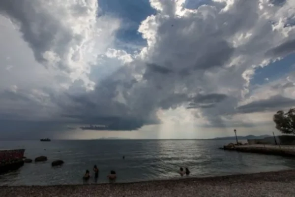 Καιρός: Τοπικές μπόρες και σποραδικές καταιγίδες με περαιτέρω άνοδο της θερμοκρασίας – Πρόγνωση από τον Χρ. Παρανό