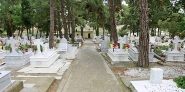 Μπέρδεψαν σορούς στη Σάμο: Έστειλαν άλλη γυναίκα σε κηδεία και άλλη στην αποτέφρωση