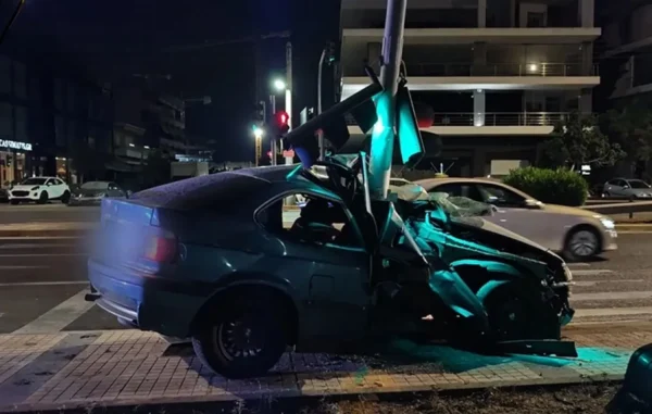 Τροχαίο στην παραλιακή: Πέθανε ο ένας από τους τέσσερις τραυματίες