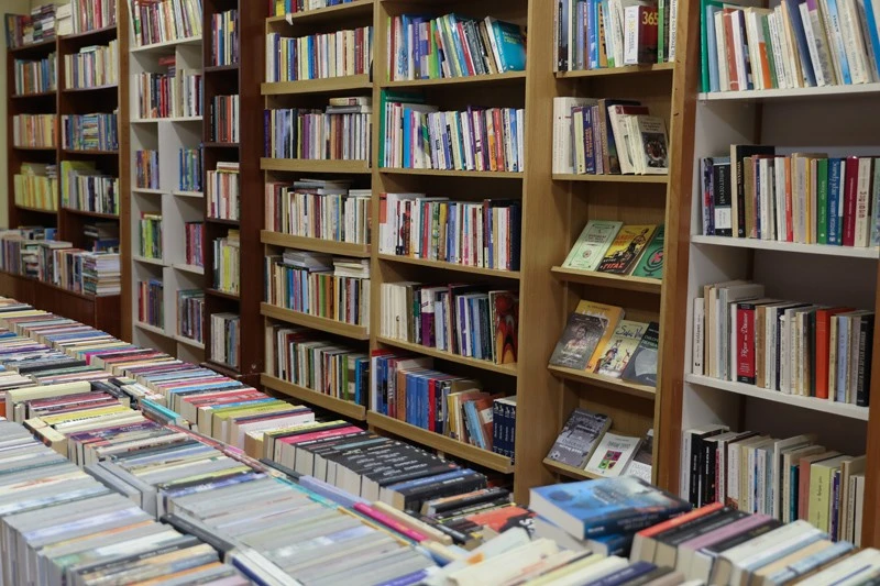 Έξι χρόνια λειτουργίας του παλαιοβιβλιοπωλείου των αστέγων