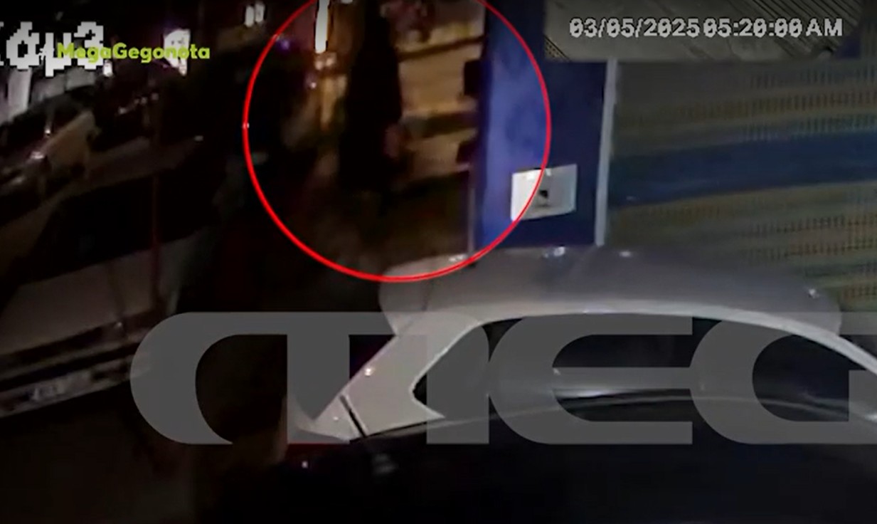 ΒΟΜΒΑ-ΘΕΣΣΑΛΟΝΙΚΗ Βίντεο: Η στιγμή που η 38χρονη τοποθετεί τη βόμβα έξω από την τράπεζα στη Θεσσαλονίκη